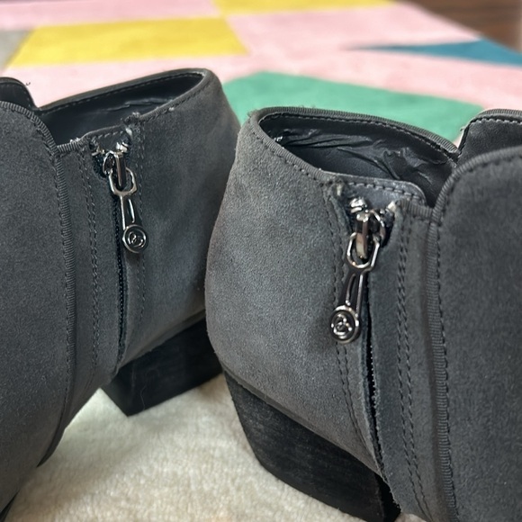 Blondo Villa Waterproof Dark Grey Suede Ankle Boots Booties - Picture 12 of 17